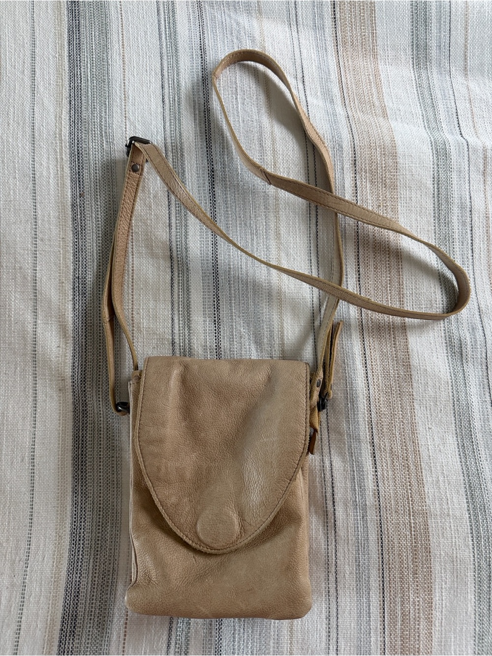 latico Pippa Tan Leather Crossbody
